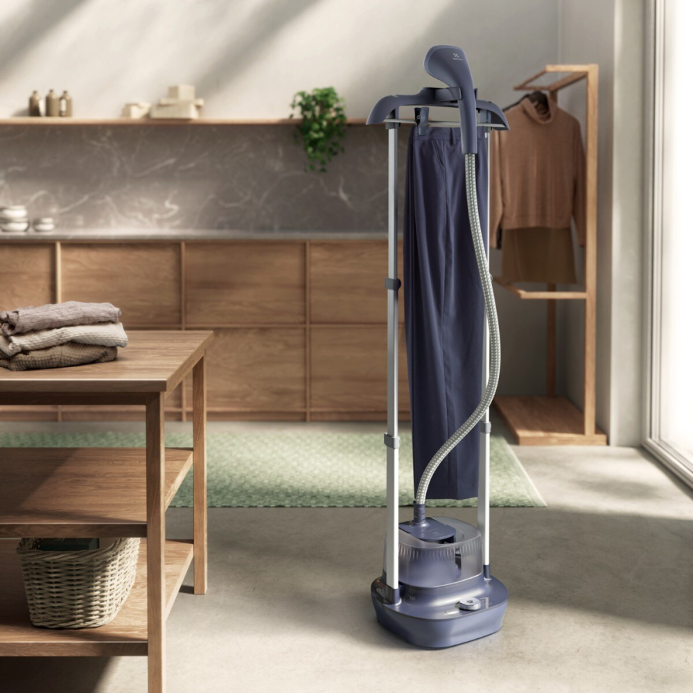 Aparat de calcat vertical cu boiler Electrolux E7US1-4MN Delicate 7000, 1800W, albastru [4]