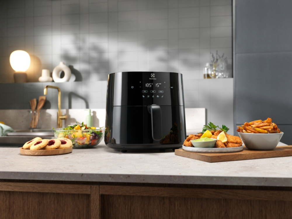 Friteuza cu aer cald Electrolux EAF7B Seria 700, 6.8 L, 1800 W, neagra, design compact [8]
