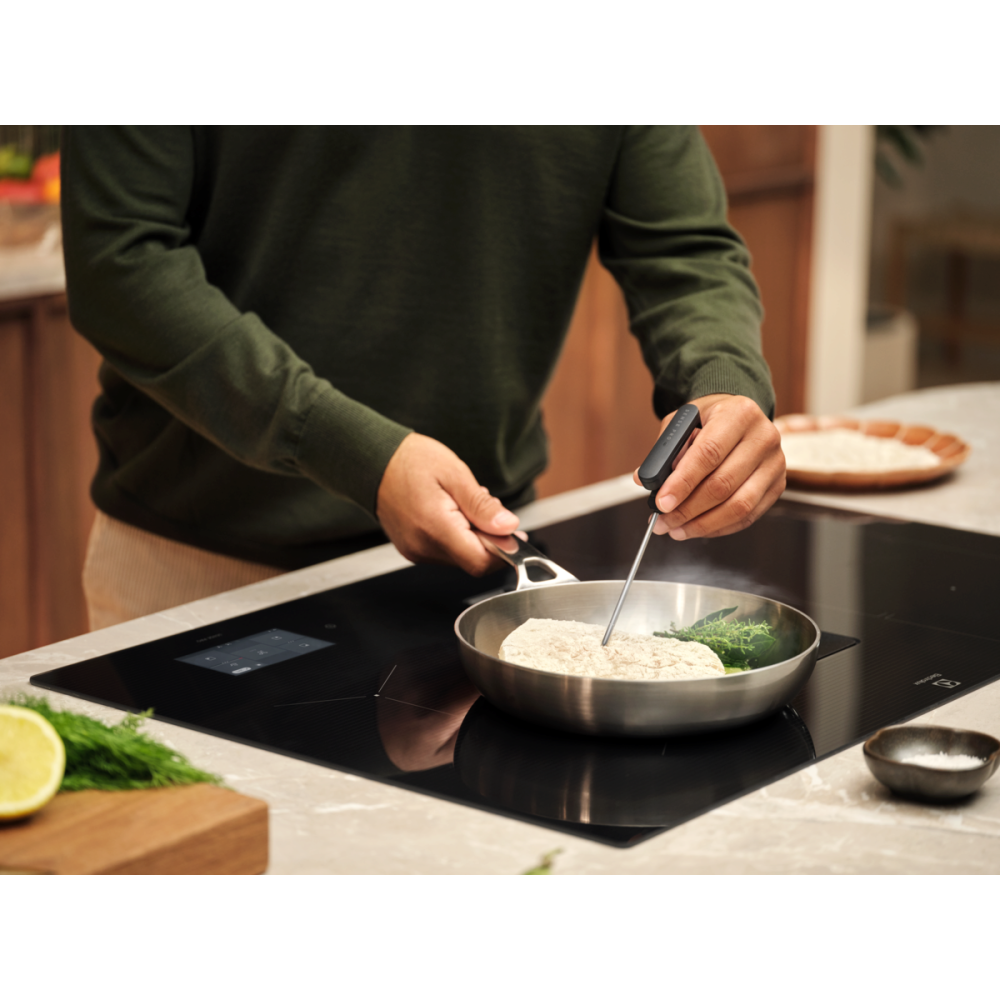 Plita incorporabila cu inductie cu hota integrata Electrolux ECC8549 ComboHob 900 SensePro eXtractor 80 cm negru [9]