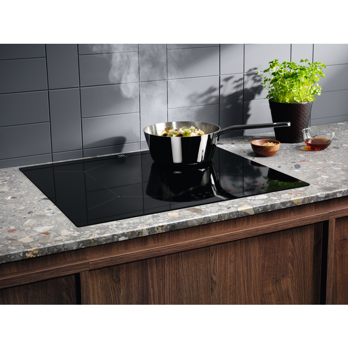 Plita cu inductie Electrolux LIL61434C 60 cm 4 zone Hob2Hood comenzi tactile neagra [11]