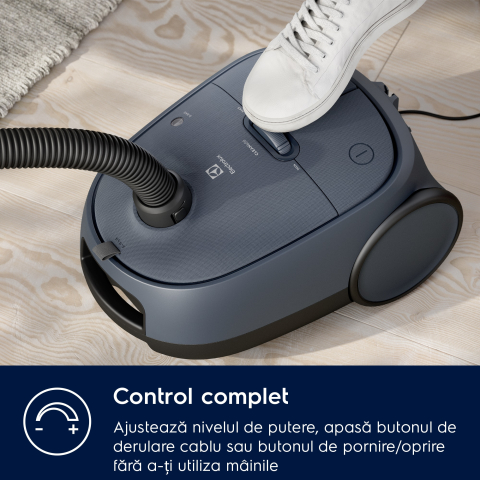 Aspirator cu sac Electrolux Clean 600 EB61C4DB albastru denim, perie DustMagnet Silent, filtru HEPA, sac 3.5L [9]