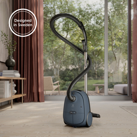 Aspirator cu sac Electrolux Clean 600 EB61C4DB albastru denim, perie DustMagnet Silent, filtru HEPA, sac 3.5L [12]