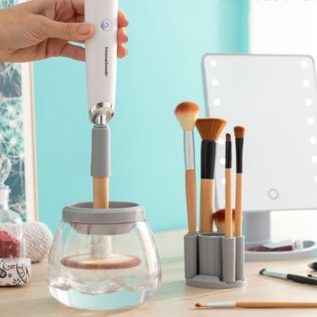 Sugestii cadou - Dispozitiv automat de curatare si uscare pensule de machiaj MAKLIN Innovagoods
