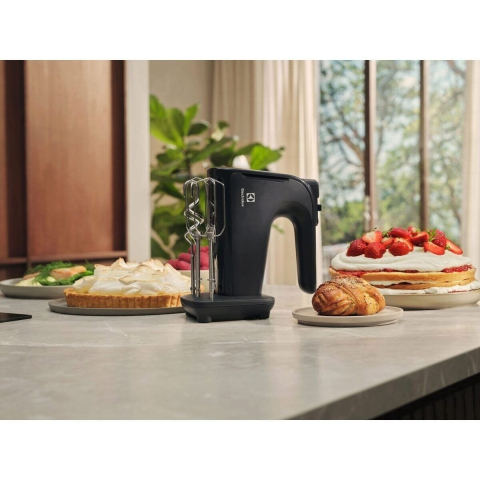Mixer de mana Electrolux EHM4B Seria 300, 500 W, negru, cu lame inox si suport pentru accesorii [7]