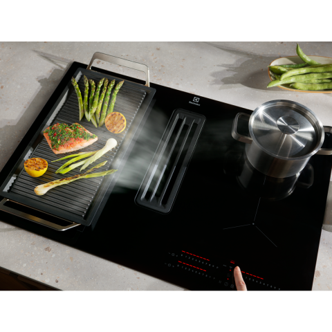 Plita incorporabila cu inductie cu hota integrata Electrolux KCC83443 ComboHob 600 Bridge eXtractor 80 cm negru [5]
