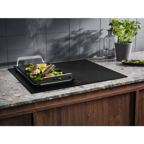 Plita incorporabila cu inductie Electrolux EIS62453IZ SaphirMatt 700 SenseBoil 60 cm Negru mat [18]