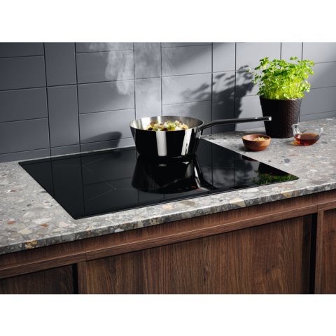 Plita cu inductie Electrolux EIT61443B Slim-Fit 60 cm 4 zone Hob2Hood neagra [11]