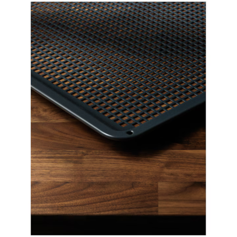 Tava perforata Electrolux AirFry pentru obtinerea celor mai crocante rezultate, destinata cuptoarelor XXL,  46.5 x 38.5 cm ( L X A) , I =2.5 cm. [2]