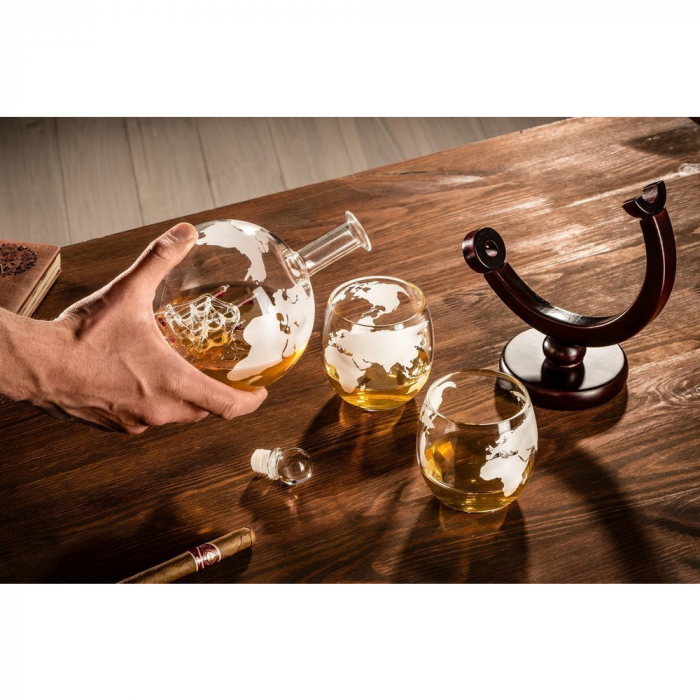 Set cadou decantor Glob cu 2 pahare [3]