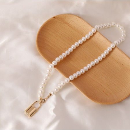 Colier perle cu lacat [1]