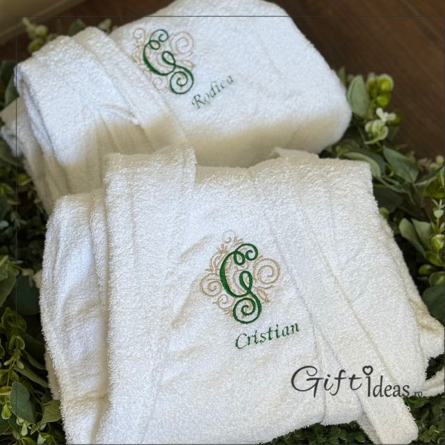 Set cadou Elegant, halate baie cu monograma caligrafica si nume EL si EA [2]