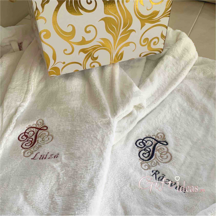 Set cadou Elegant, halate baie cu monograma caligrafica si nume EL si EA [1]