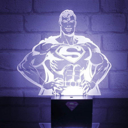 Idei de cadouri pentru Geeks - Lampa Superman Hero