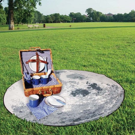 Idei de cadouri pentru Femei - Patura de picnic in forma de Luna