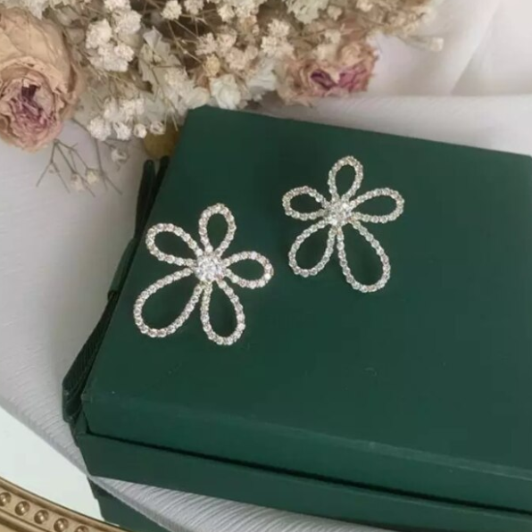 Cercei eleganti, pentru fete si femei, CRM, forma floare, argintii [4]