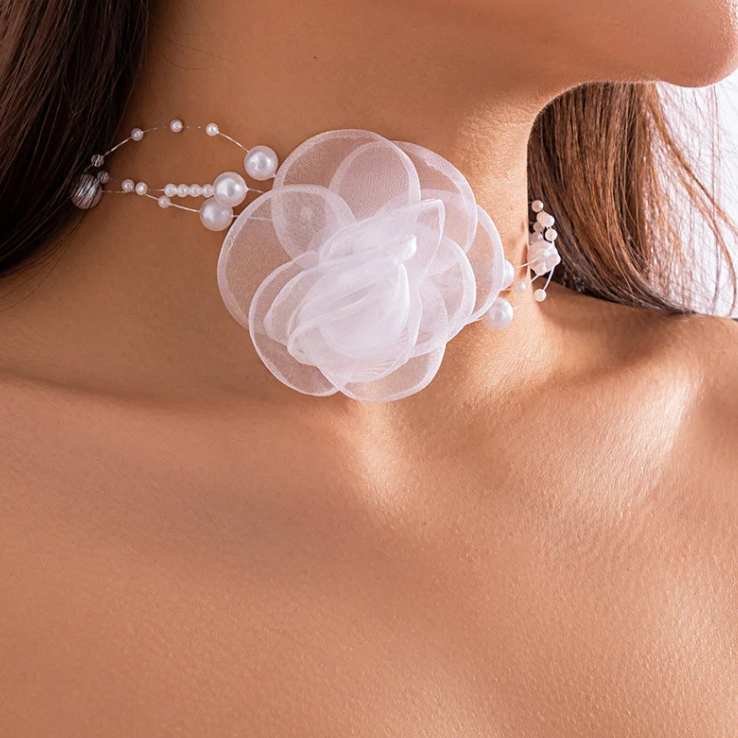 Choker elegant cu floare albă și perle decorative, CRM, Colier tip guler pentru ocazii speciale [3]