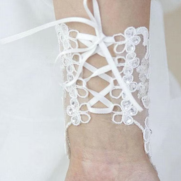 Mănuși Elegante Damă, CRM, din Dantelă cu Broderie Florală și Șiret Reglabil, Accesoriu de Ocazie, Alb [2]