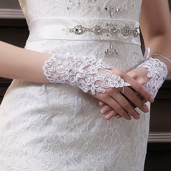 Mănuși Elegante Damă, CRM, din Dantelă cu Broderie Florală și Șiret Reglabil, Accesoriu de Ocazie, Alb [3]