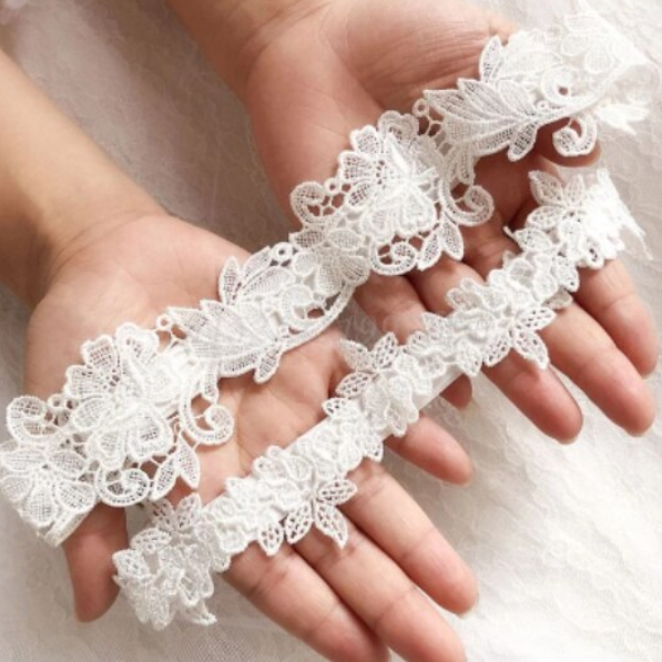 Set 2 jartiere pentru femei, model broderie, CRM, marime universala, alb [2]