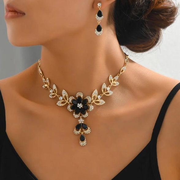 Set bijuterii damă elegant, CRM, colier și cercei Crystal, auriu cu detalii negre, ideal pentru seară și evenimente speciale [6]