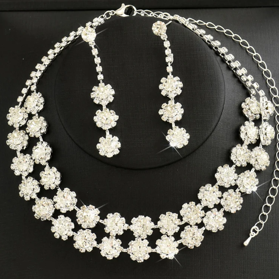 Set Colier si Cercei Dama cu Cristale Stralucitoare, CRM, Model Floral Elegant, Argintiu [4]