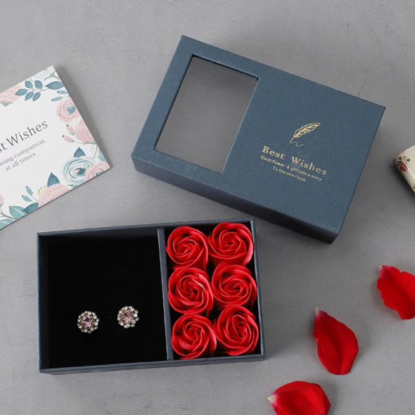 Set Cadou Romantic, CRM,  Cutie cu 6 Trandafiri Roșii si Cercei Eleganți [3]