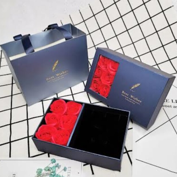 Set Cadou Romantic, CRM,  Cutie cu 6 Trandafiri Roșii si Cercei Eleganți [6]