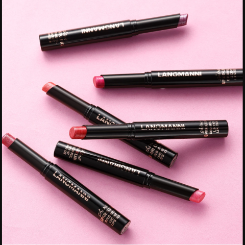 Ruj pentru buze cu finish luminos nr10, CRM, formula fina, usor de aplicat, stick potrivit pentru machiaj zilnic [4]