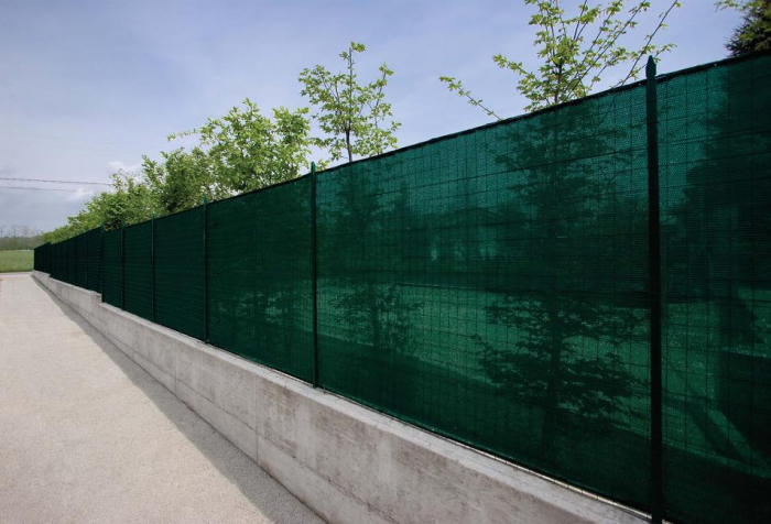 Plasa umbrire verde HDPE UV ,densitate: 230 gr/mp,grad de umbrire 95%,latime 1,2 m,lungime 50mm [2]