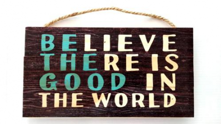 Tablouri din lemn - Believe there is good in the world
