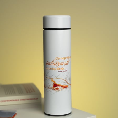 Editura Gramma.ro - Termos cu sita pentru ceai - Cel neprihănit îndrăzneste ca un leu tânăr (425 ml)