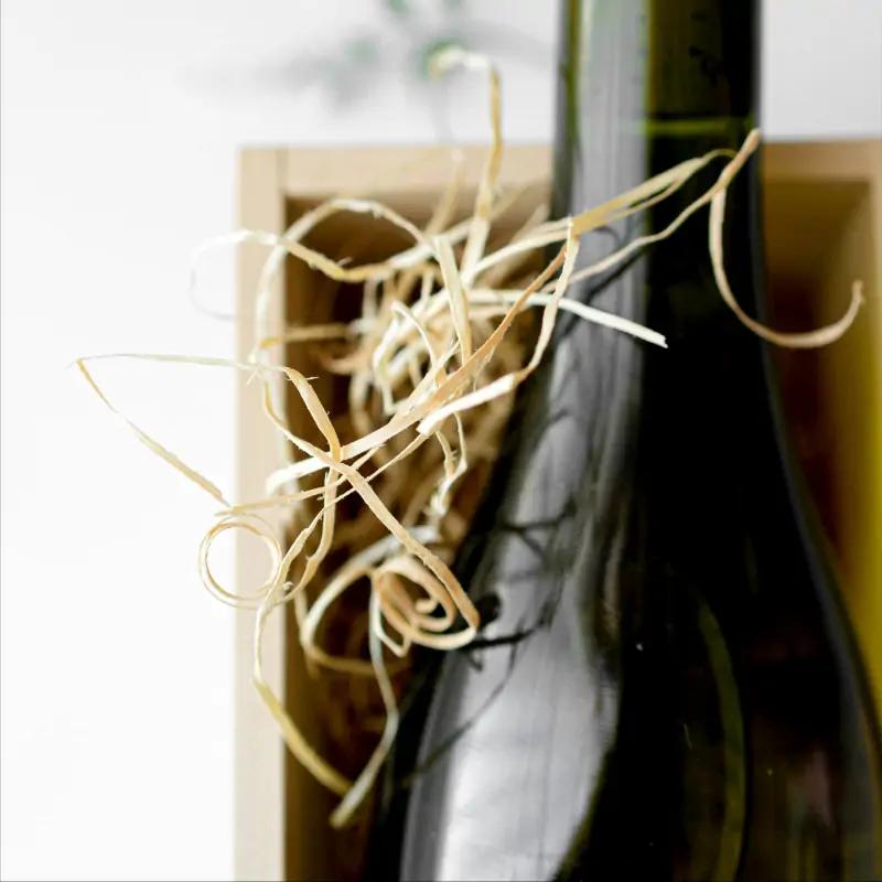 Cutie-din-lemn-pentru-sticla-de-vin-model-Paste-fericit-iepuras-1 [3]