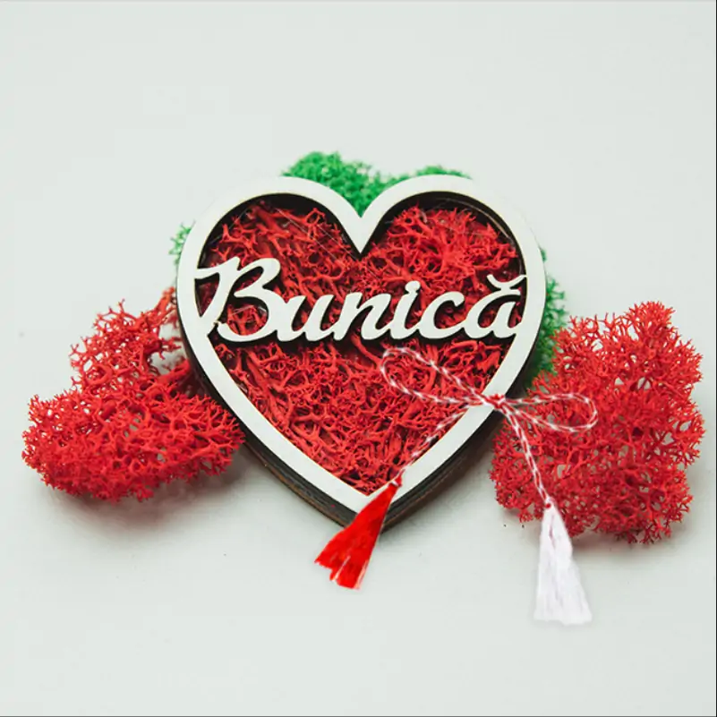 Martisor-cu-licheni-rosii-pentru-Bunica-1 [2]