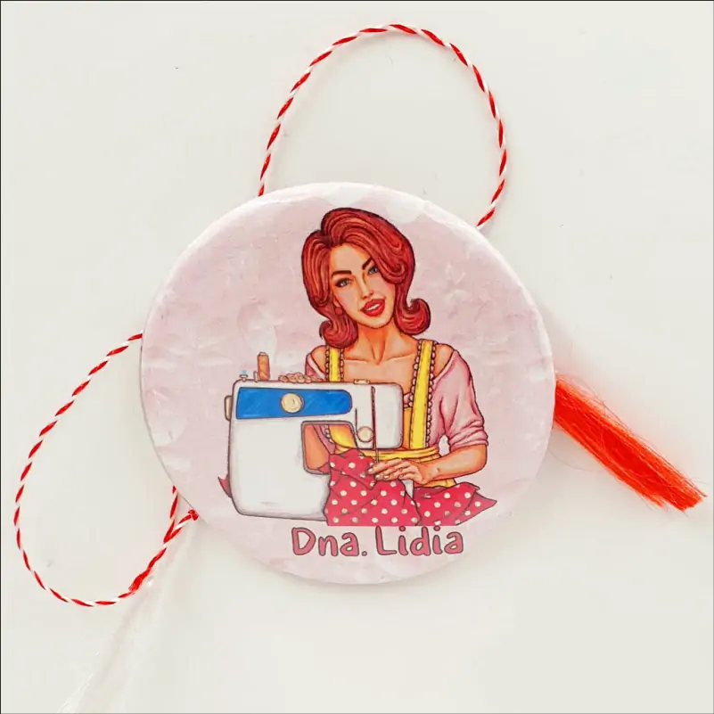 Martisor-personalizat-insigna-pentru-croitoreasa [2]