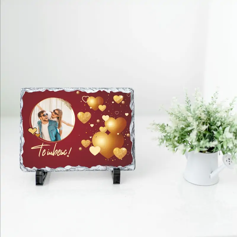 Rama-foto-personalizata-din-ardezie-piatra-naturala-pentru-cuplu-iubit-iubita-model-inimioare-aurii-1 [2]