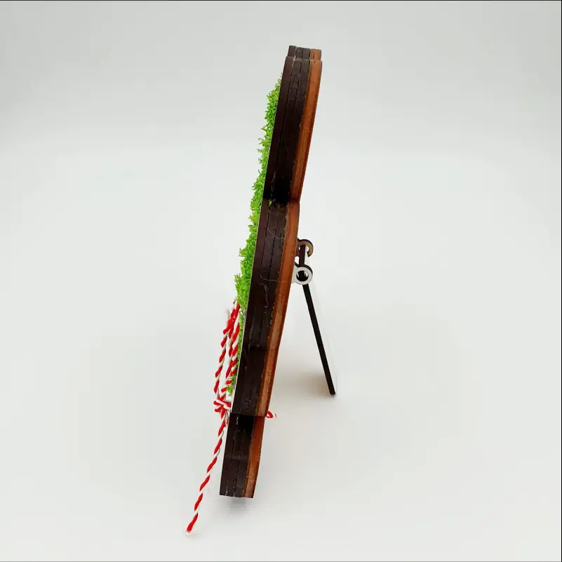 Rama-martisor-trifoi-norocos-cu-licheni-verzi-model-Educatoare-15-x-15-cm-1 [3]