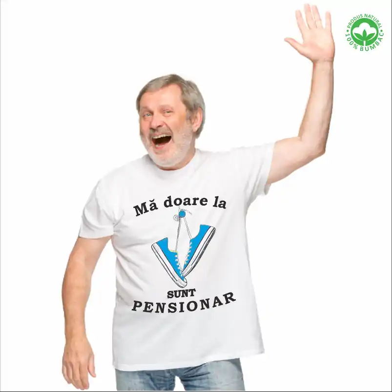 Tricou Pensionare alb, personalizat cu textul "Ma doare la tenesi, sunt pensionar" tenesi albastri [2]