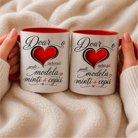Cadouri de Craciun - Cana cu maner auriu personalizata cu mesajul "doar o inima uriasa poate modela minti de pitici​​​​​​​"