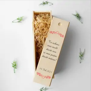 Cutie personalizata din lemn pentru sticla cu mesajul "Te iubesc,mai mult decat ieri si mai putin decat maine!" [0]