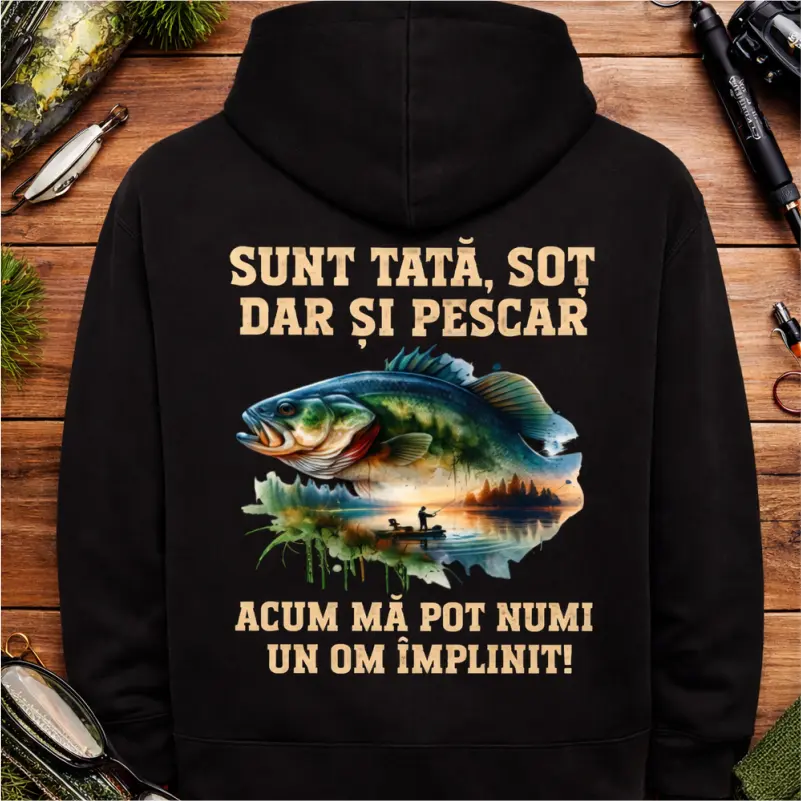 Hanorac Pescuit - Hanorac-personalizat-Sunt-tată-soț-dar-si-pescar-acum-ma-pot-numi-un-om-implinit