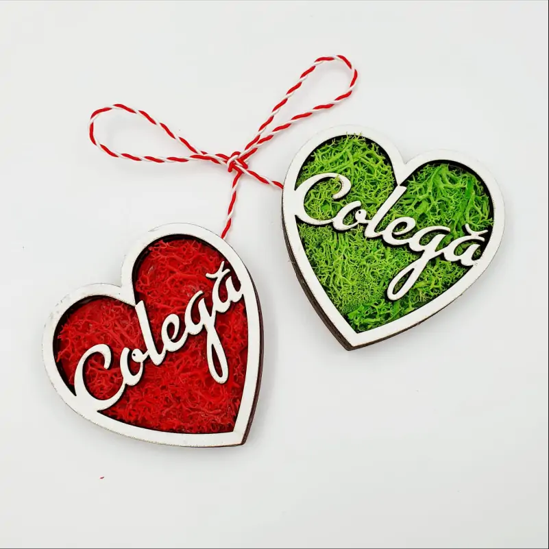 Martisor-cu-licheni-rosii-pentru-Colega-1 [1]