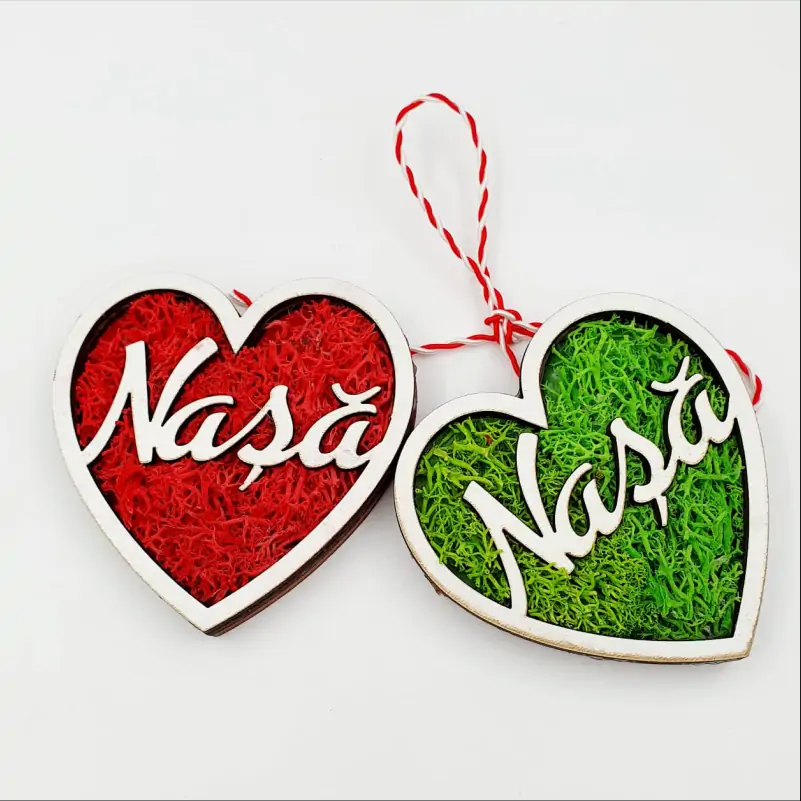 Martisor-cu-licheni-rosii-pentru-Nasa-1 [2]