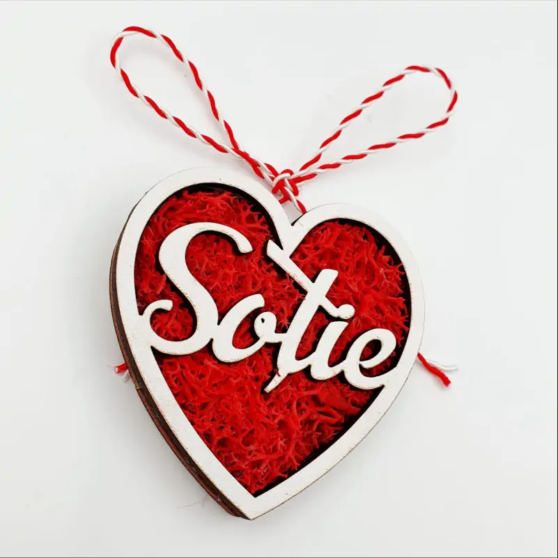 Martisor-cu-licheni-rosii-pentru-Sotie-1 [1]