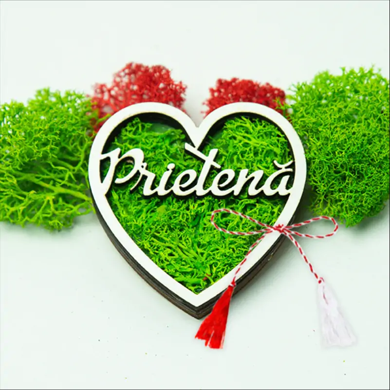 Martisor-cu-licheni-verzi-pentru-Prietena-1 [1]