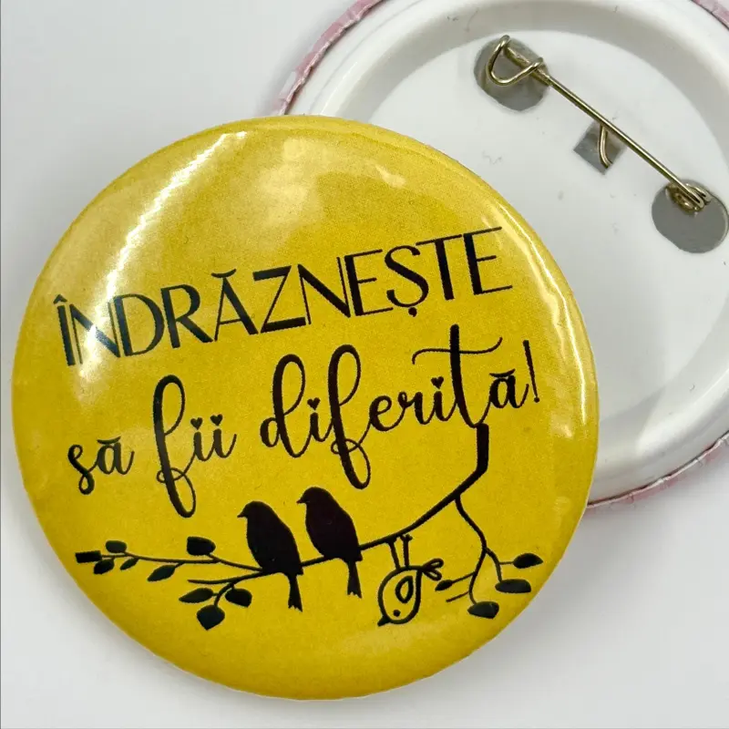 martisor-insigna-indrazneste-sa-fii-diferita [1]