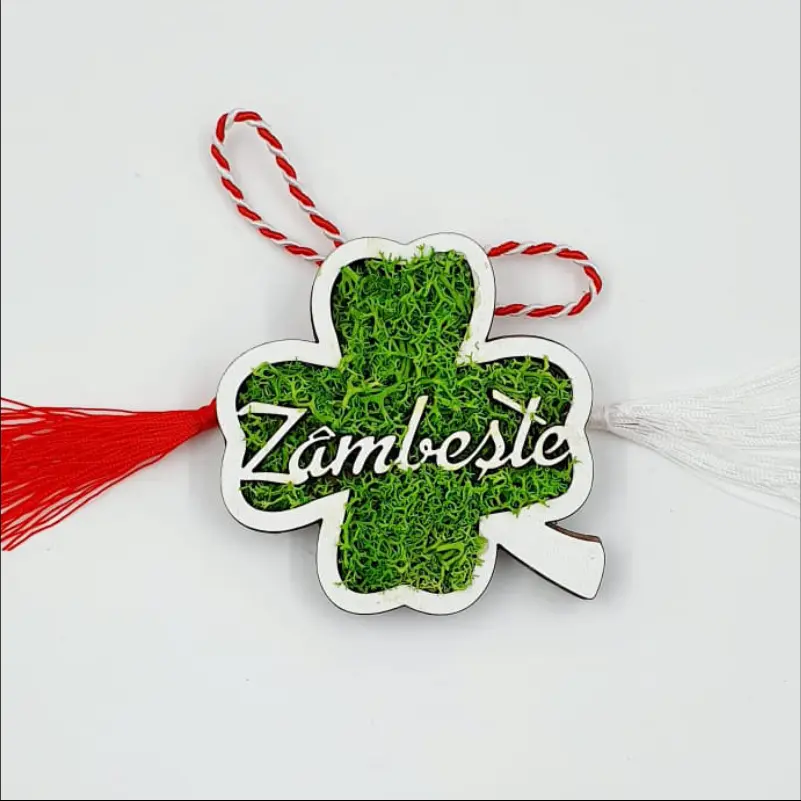 Martisor-trifoi-cu-licheni-verzi-personalizat-cu-textul-Zambeste-1 [0]