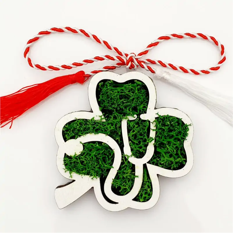 Martisoare - Martisor-trifoi-stetoscop-cu-licheni-stabilizati-verzi-pentru-medici-doctori-1