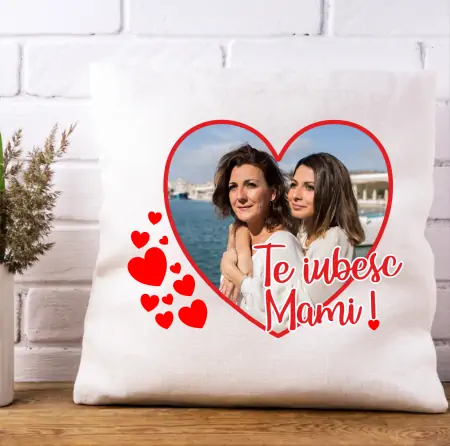 Cadouri pentru Mama - Perna personalizata cu poza si textul "Te iubesc mami!