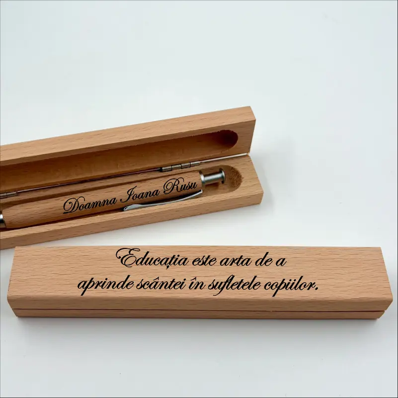 pix-si-cutie-din-lemn-personalizate-pentru-invatatoare-si-profesoare