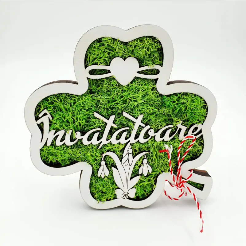 Rama-martisor-trifoi-norocos-cu-licheni-verzi-model-Invatatoare-15-x-15-cm-1 [1]